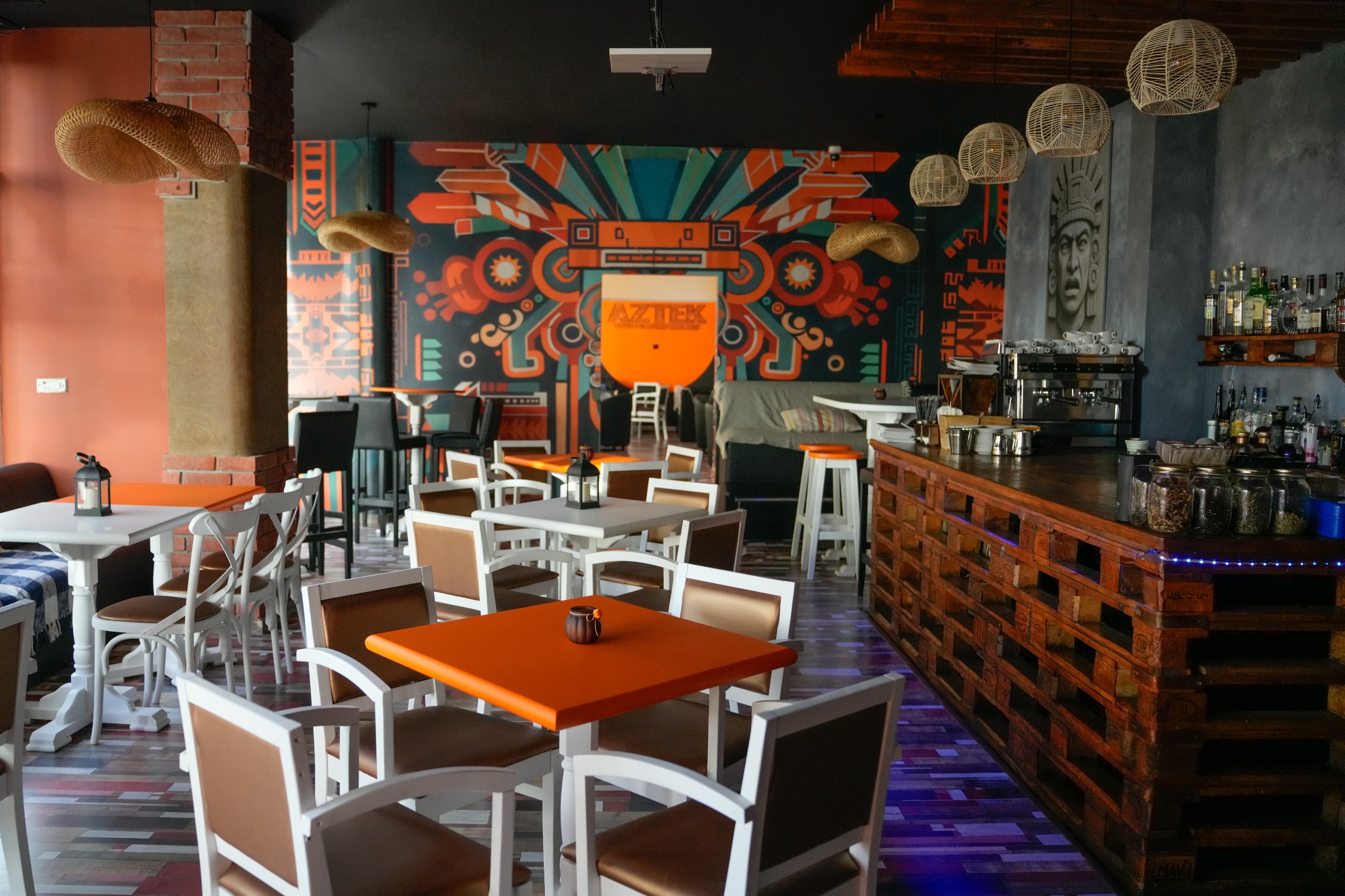 Decor aztec cafenea Petrosani