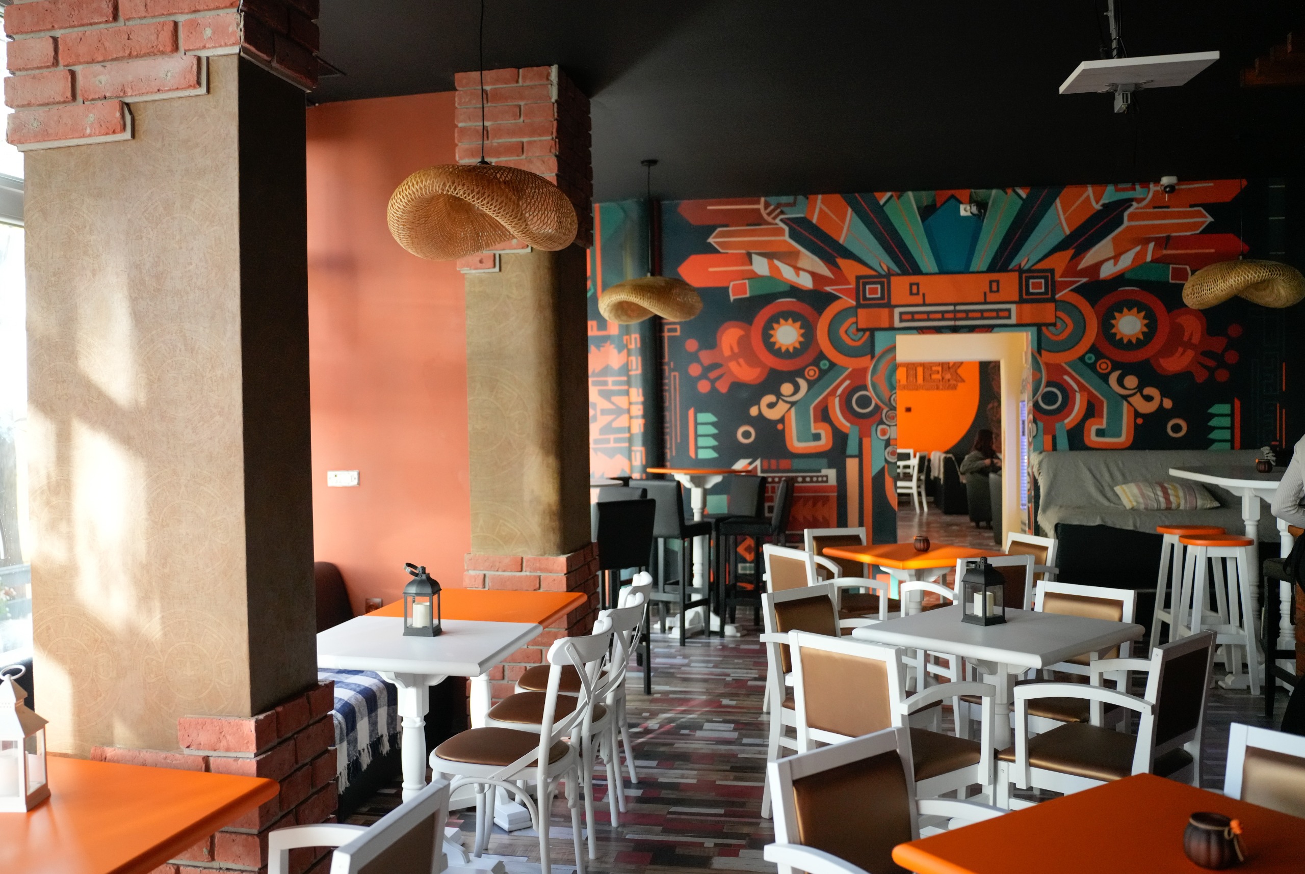 Aztek Caffe — vedere generala interior